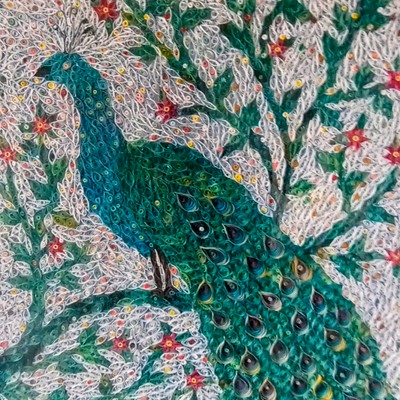 Pavão em flor, vidro, papel sobre MDF e madeira, 2012, coleção particular.