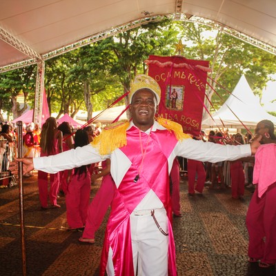 Moçambique  Camisa Rosa
