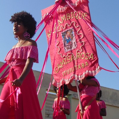Moçambique  Camisa Rosa